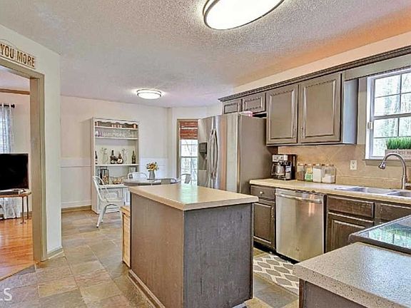 4th image of 15 Line Creek Ct