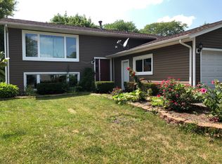 1237 Wicker St, Woodstock, IL 60098