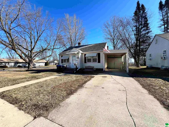 423 Superior St, Storm Lake, IA 50588