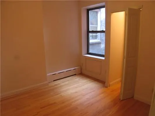 Sold by R New York | media 7