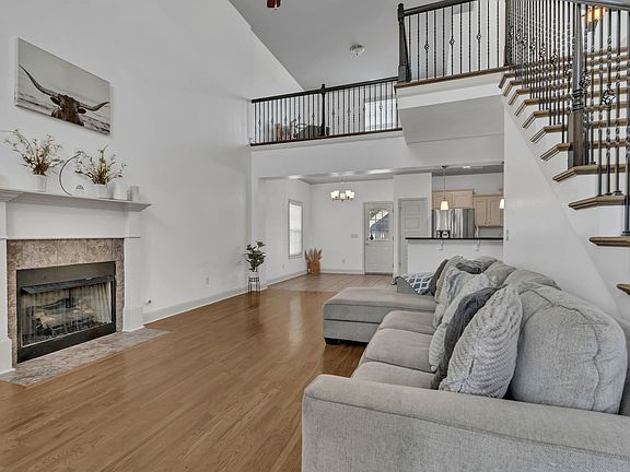3rd image of 300 Patsy Pl