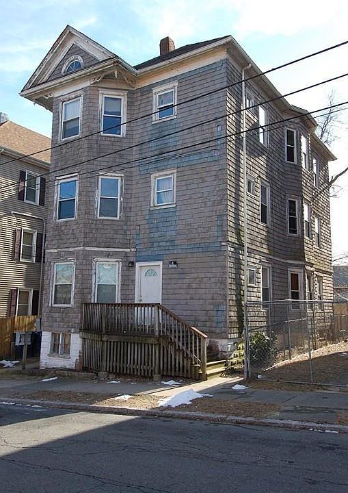 2nd image of 90 Clark St