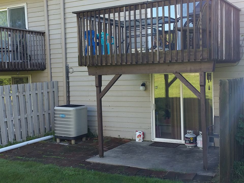 Walkout basement with balcony