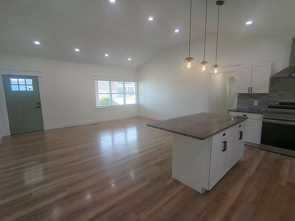 5th image of 8134 Holly Crest Dr