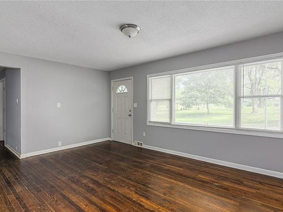 3rd image of 7306 Ruskin Way