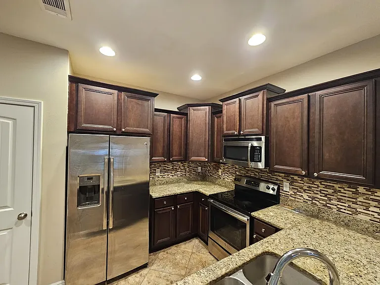 2127 Wilsons Plover Cir — Photo 2