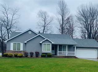 202 Misty Woods Ct, Struthers, OH 44471