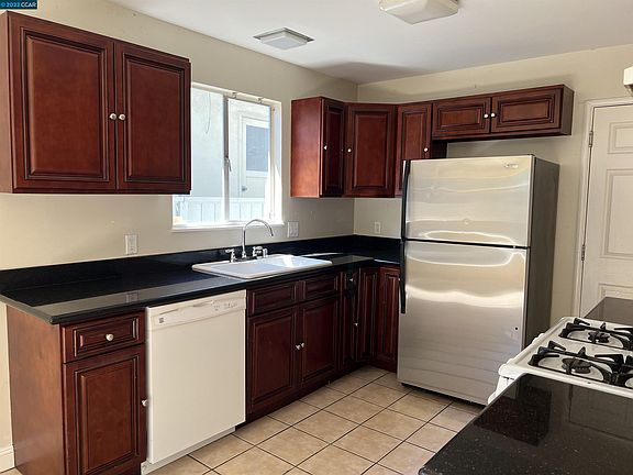 5th image of 2829 Bonita Ave