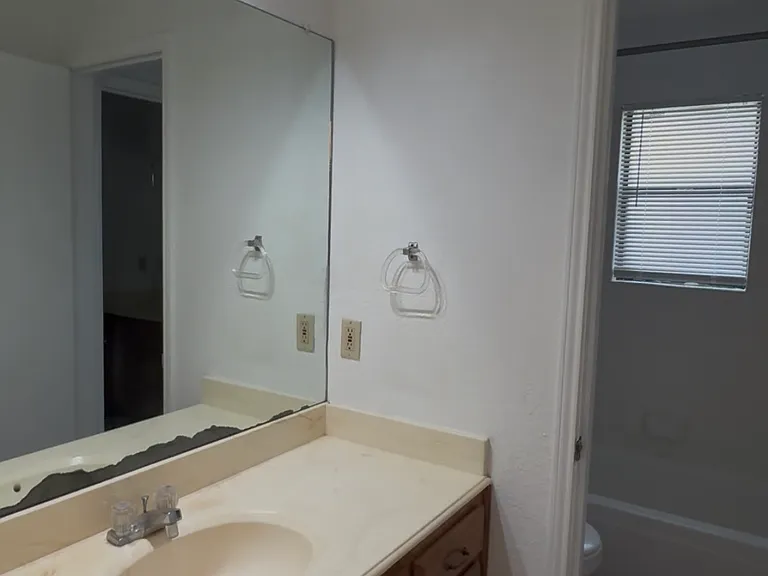 213 S Beverly St #1 — Photo 6
