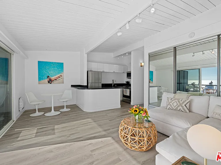 25154 Malibu Rd #4 — Photo 9
