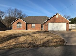 1823 N Jones Ave, Tahlequah, OK 74464