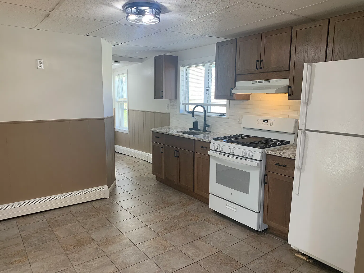 2 bed, 9999 sqft, $2,450 — Photo 1