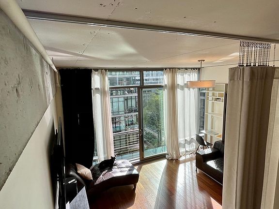 3rd image of 1100 S Hope St APT 705