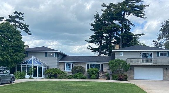2nd image of 1108 Lake Shore Dr