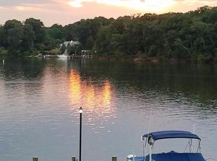 7666 Berry Dr, Pasadena, MD 21122