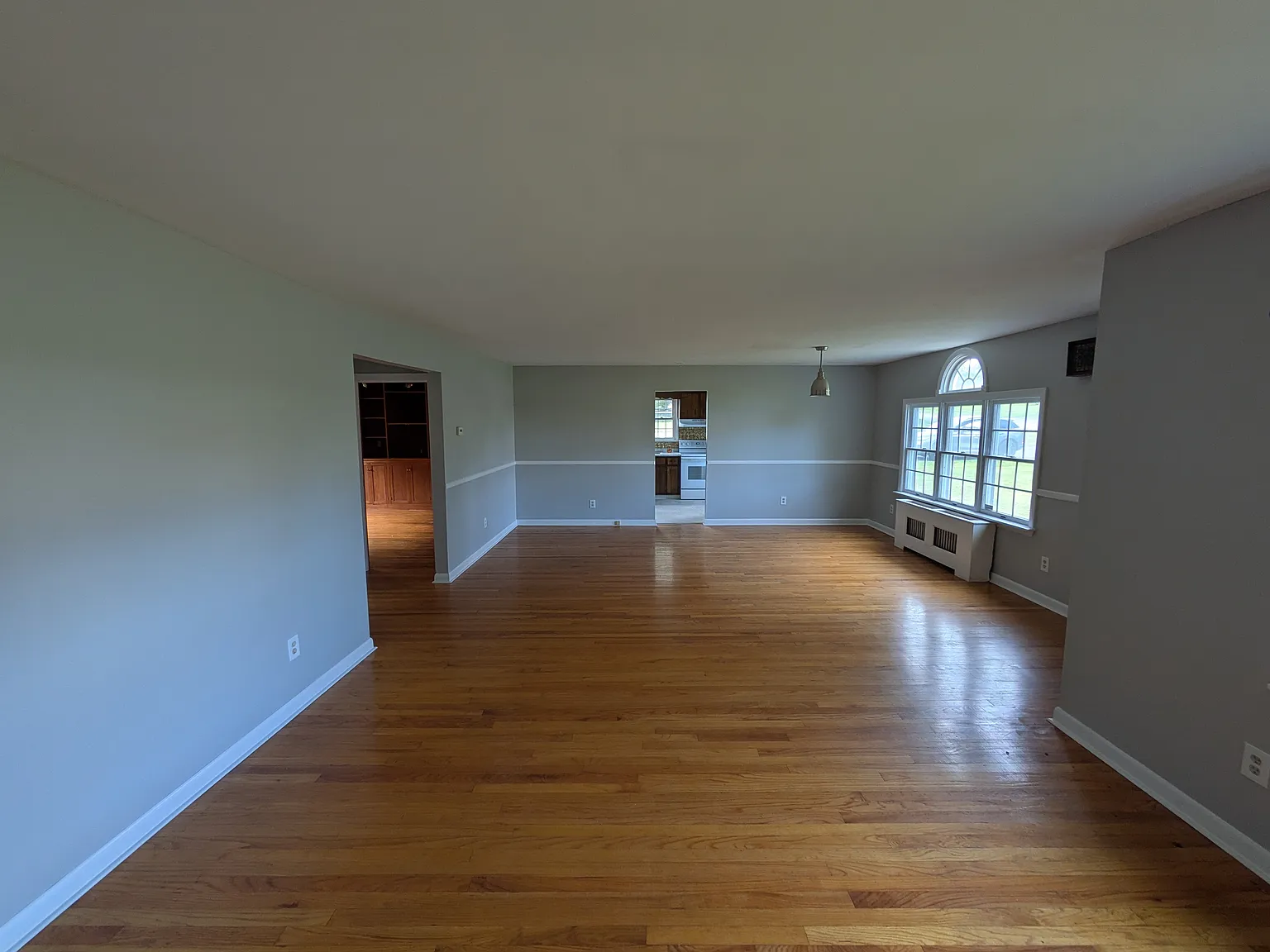 3 bed, 1.5 bath, 1924 sqft, $2,700 — Photo 1