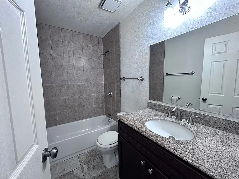 3148-3150 Laurelhurst Dr — Photo 14