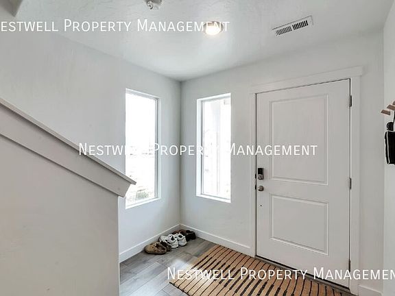 2nd image of 1123 E Hatch Row