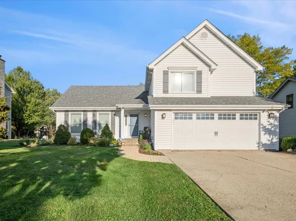 1110 Cedar Creek Dr, Lake Zurich, IL 60047