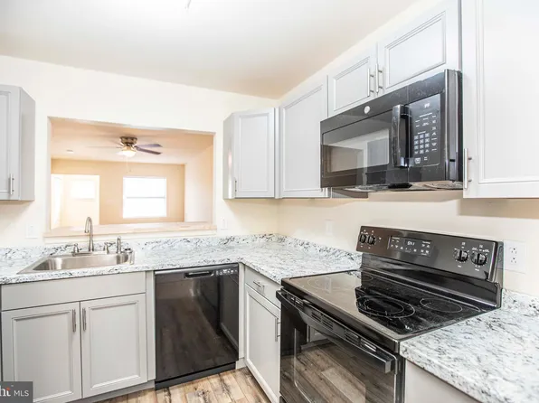 1334 W Wyomissing Ct APT X, Reading, PA 19609