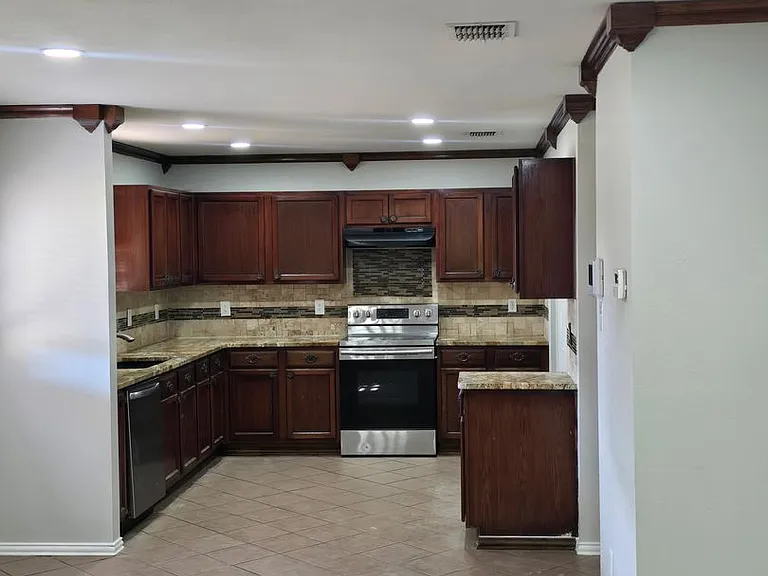 5049 Mosaic Dr — Photo 2