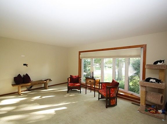 2nd image of 521 Creighton Ln