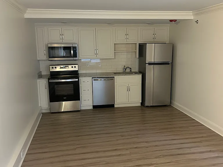 712 Avenue A NE — Photo 1