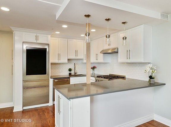 2nd image of 6150 N Kenmore Ave APT 12D