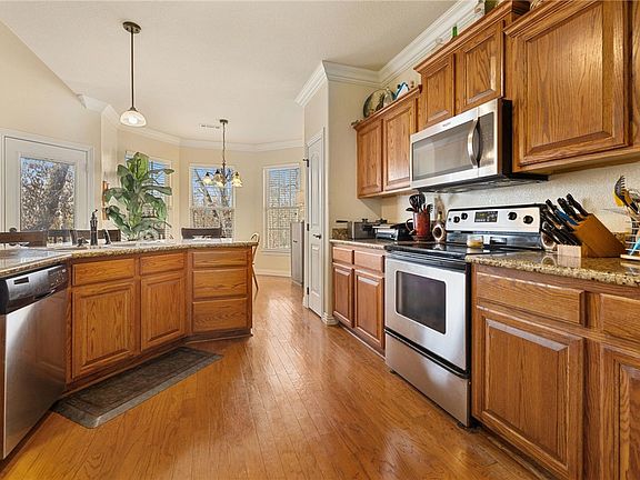 2nd image of 20 Ravenglass Ln