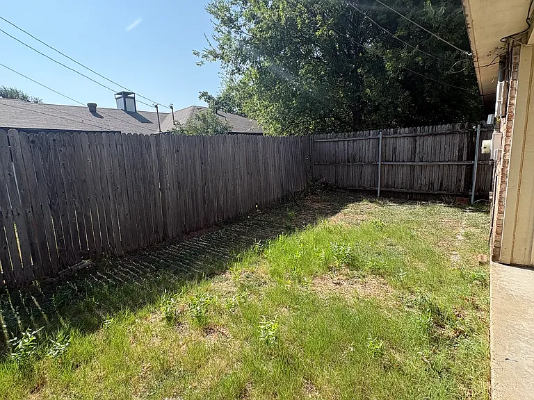 714 Hillcrest Ct — Photo 16