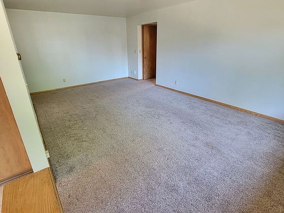 4th image of 319 E Harris St #5