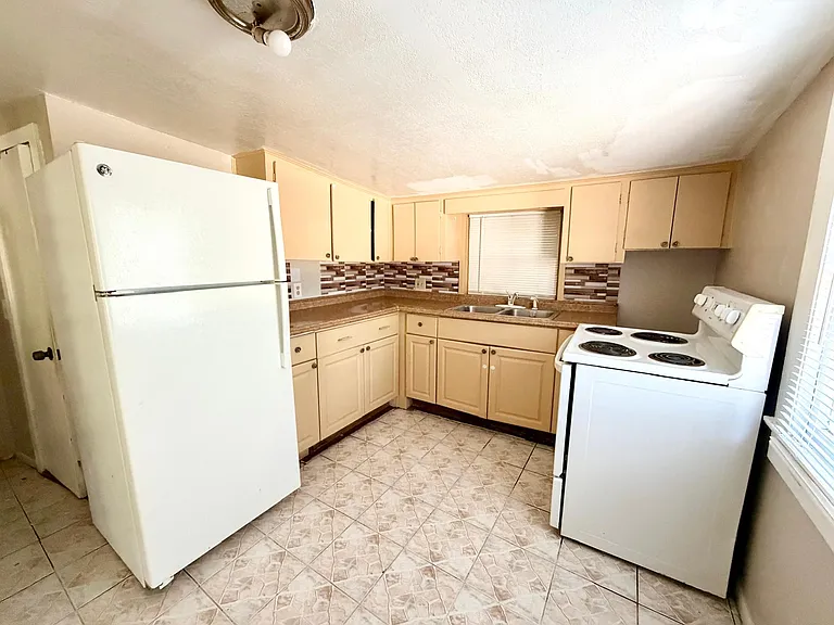 503 W Humphrey Ave — Photo 16