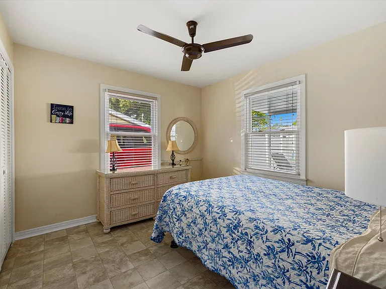 1220 Rhodes Ave — Photo 13
