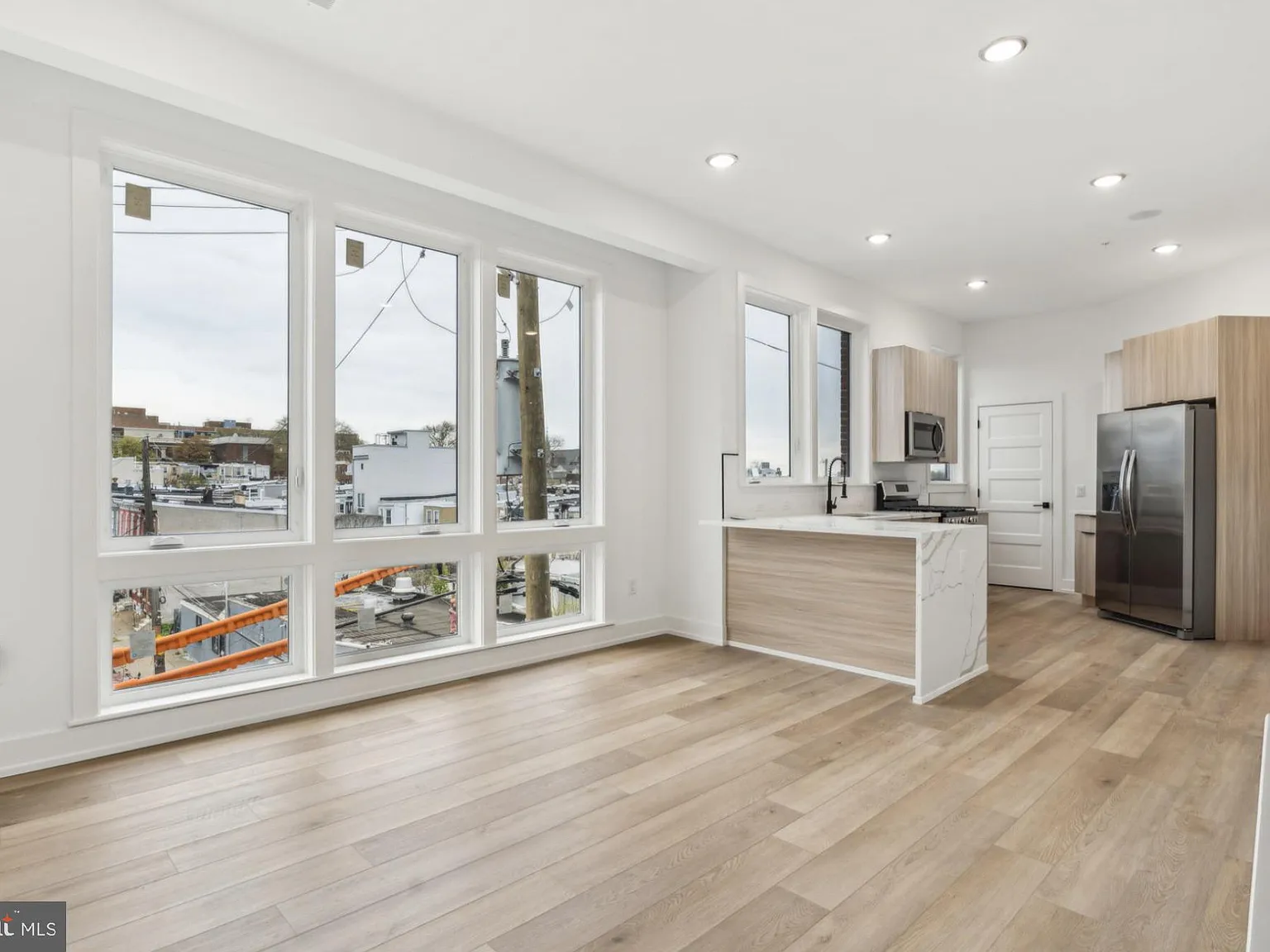 2 bed, 900 sqft, $1,749 — Photo 1