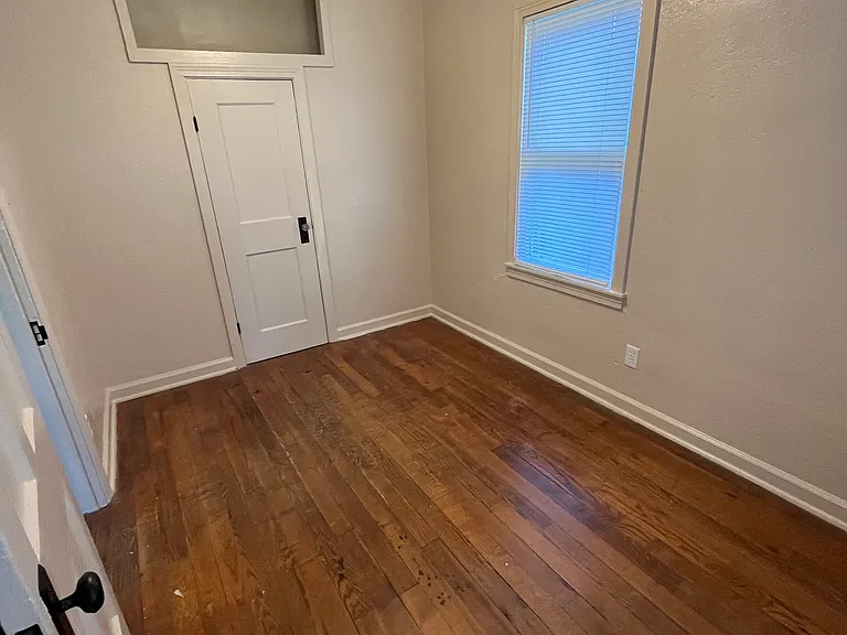 1011 S Lewis St — Photo 4