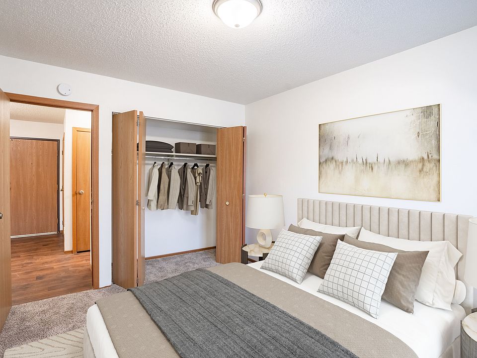Fargo, ND Candlelight Apartments | 11B | Bedroom