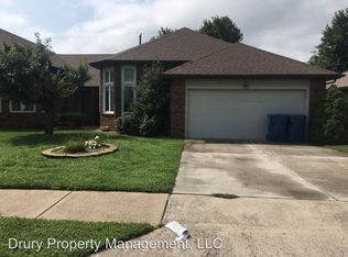 1422 E Powell St, Springfield, MO 65804