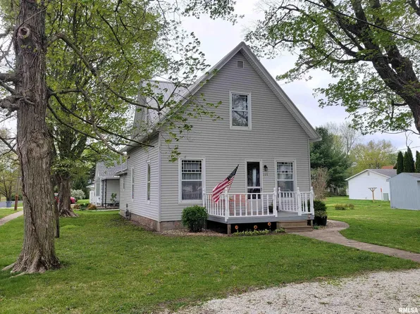335 E Monroe St, Blandinsville, IL 61420