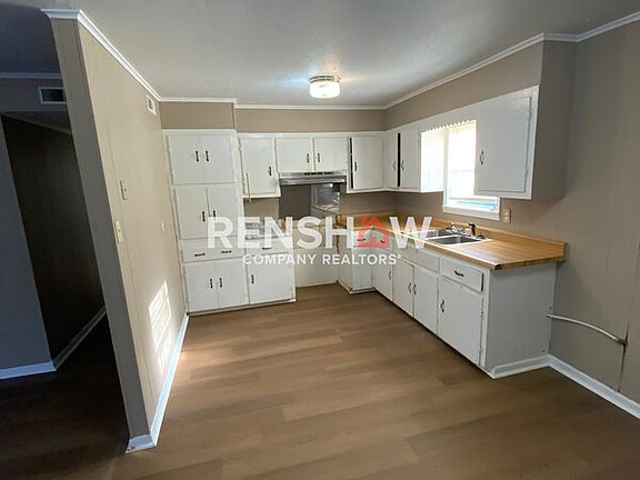 4th image of 379 Moore St