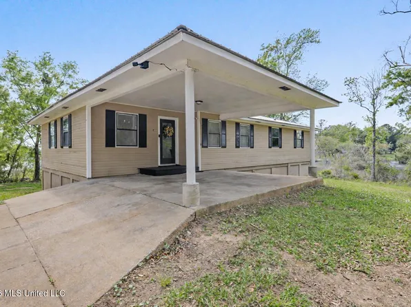 4707 Griffin St, Moss Point, MS 39563