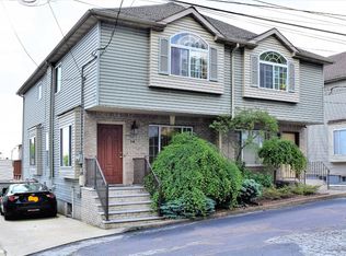 14 King James Ct, Staten Island, NY 10308