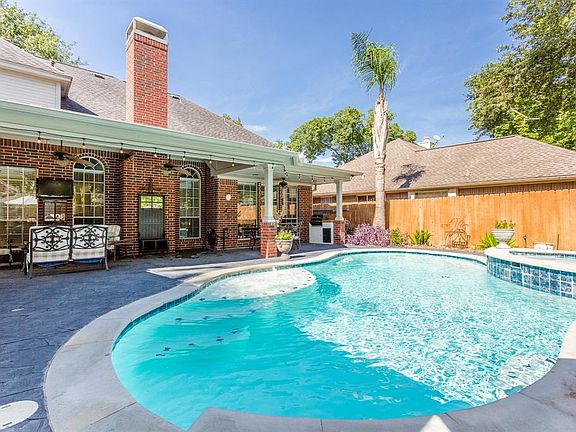 4th image of 6742 Wildacre Dr
