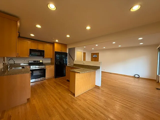 2185 Lee St — Photo 10