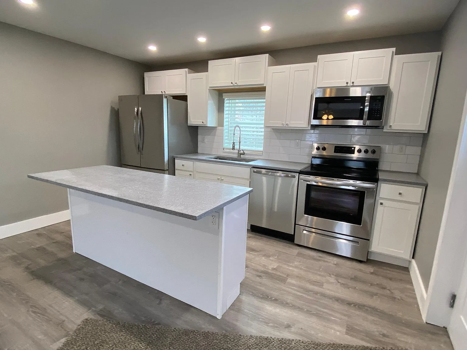 2 bed, 900 sqft, $1,000 — Photo 3