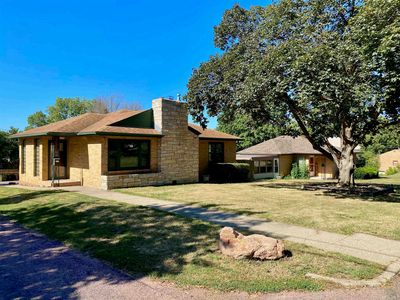 403 E 9th St, Yankton, SD, 57078