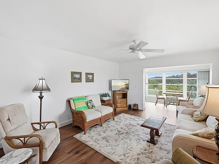 315 Saint Andrews Blvd #D38 — Photo 3