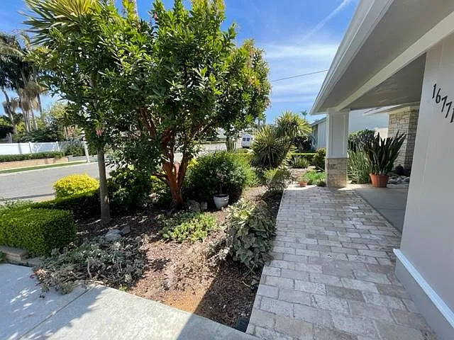 16771 Greenview Ln — Photo 3