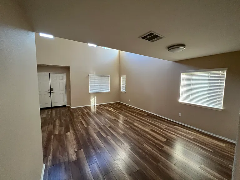 38109 Floricita St — Photo 2