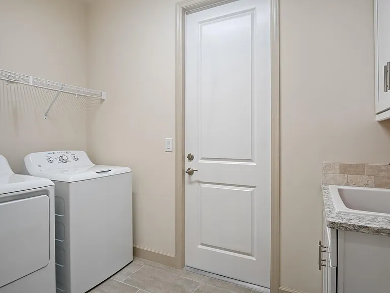 2825 SW 49th Ter — Photo 12