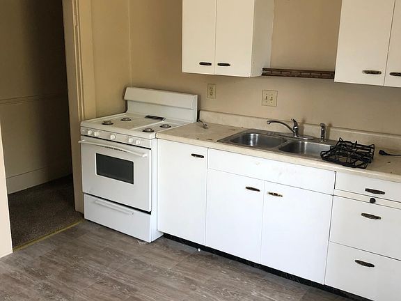 3rd image of 516 3/4 S 9th St #C